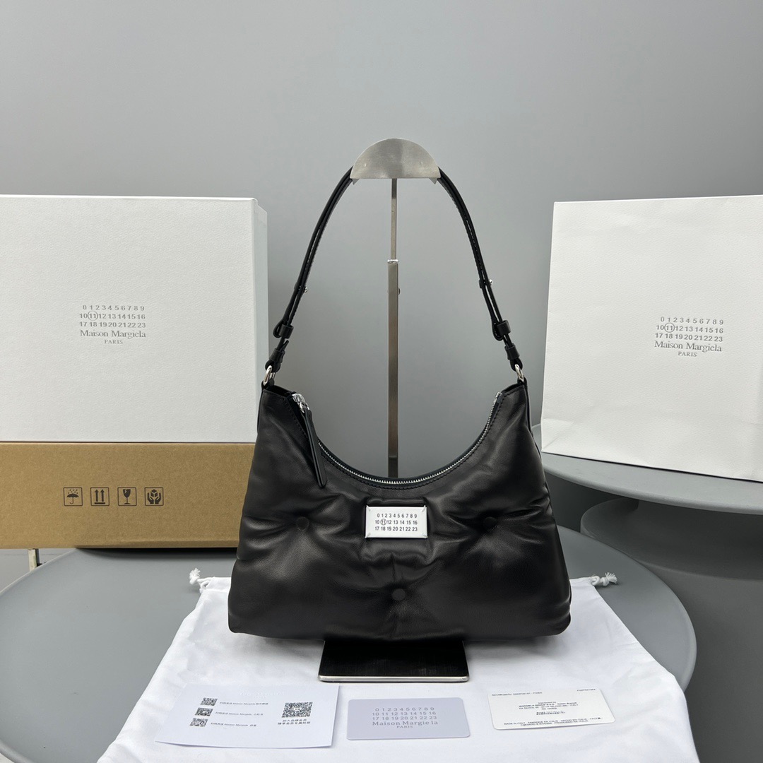 마르지엘라 글램슬램 스몰 호보백  MM3359 블랙
