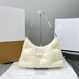 마르지엘라 글램슬램 미디엄 호보백  MM3360 아이보리