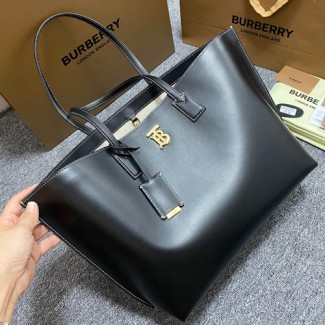 버버리 미디엄 모노그램 모티프 레더 토트 80525031 블랙