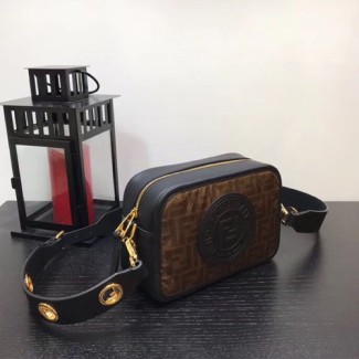 펜디 카메라 케이스 8BT287 블랙