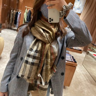 버버리 신상 스카프 BB3646