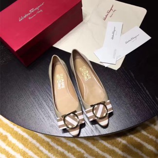 페레가모 17S/S 여성용 플랫 슈즈 556433 베이지