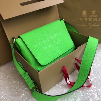 버버리 스몰 엠보싱 가죽 메신저 백 40658611 형광그린