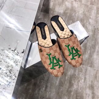 구찌 여성용 신상 가죽 슬리퍼 397682