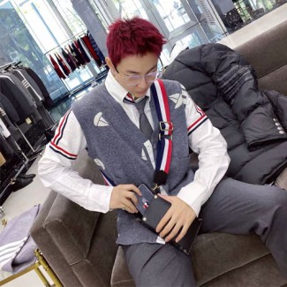 톰브라운 신상 핸드폰백 T33275