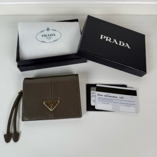 프라다 가죽 반지갑  1M0204 금장